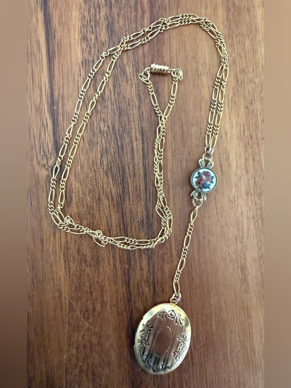 Vintage Gold Tone Long Flower Y Style Floral Oval Locket Necklace